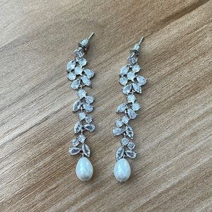 Pearl accent bridal earring